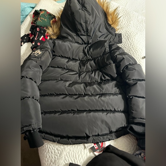 Canada Weather Gear Girl Full Zip Puffer Jacket with removable fur hood - Picture 6 of 13